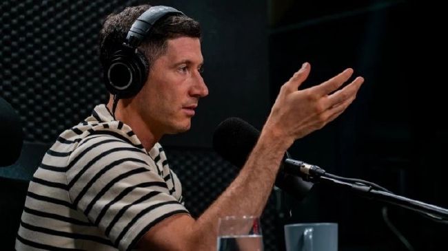 罗马诺：除非收到大合同的邀请 否则弗拉霍维奇不会离开尤文罗马诺在其专栏中谈到了尤文图斯的转会情况， 涉及弗拉霍维奇以及俱乐部的潜在引援目标。